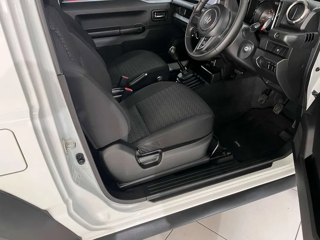 Suzuki Jimny 1.5 GLX MT - Image 8