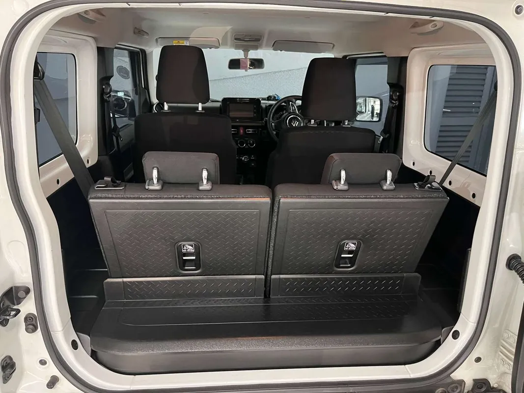 Suzuki Jimny 1.5 GLX MT - Image 9