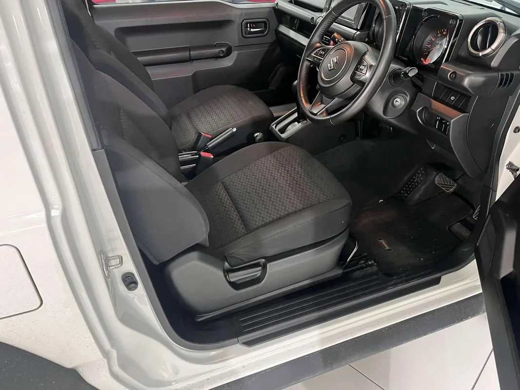 Suzuki Jimny 1.5 GLX AT - Image 7