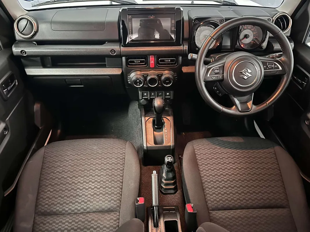 Suzuki Jimny 1.5 GLX AT - Image 8