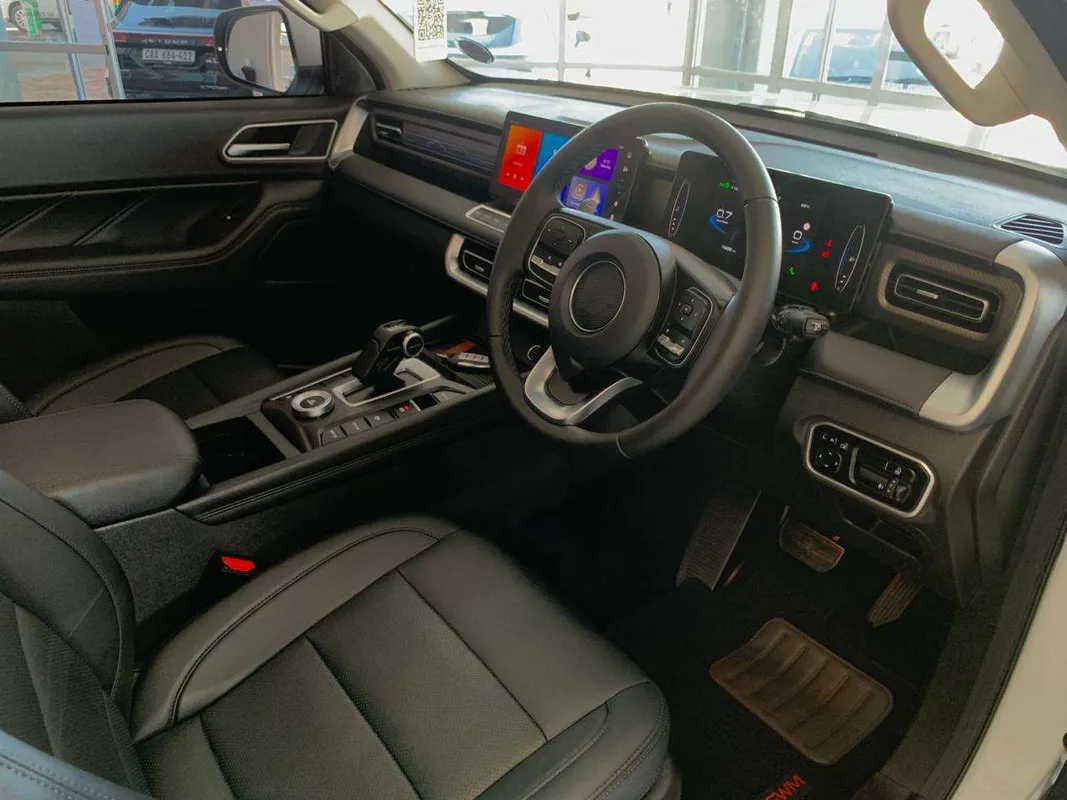 GWM P300 2.4TD LT 4X2 9AT - Image 9