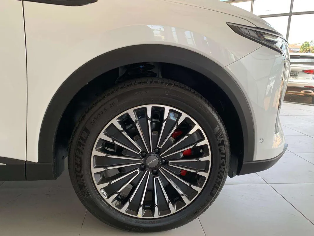 OMODA C9 1.5T AWD PHEV - Image 7