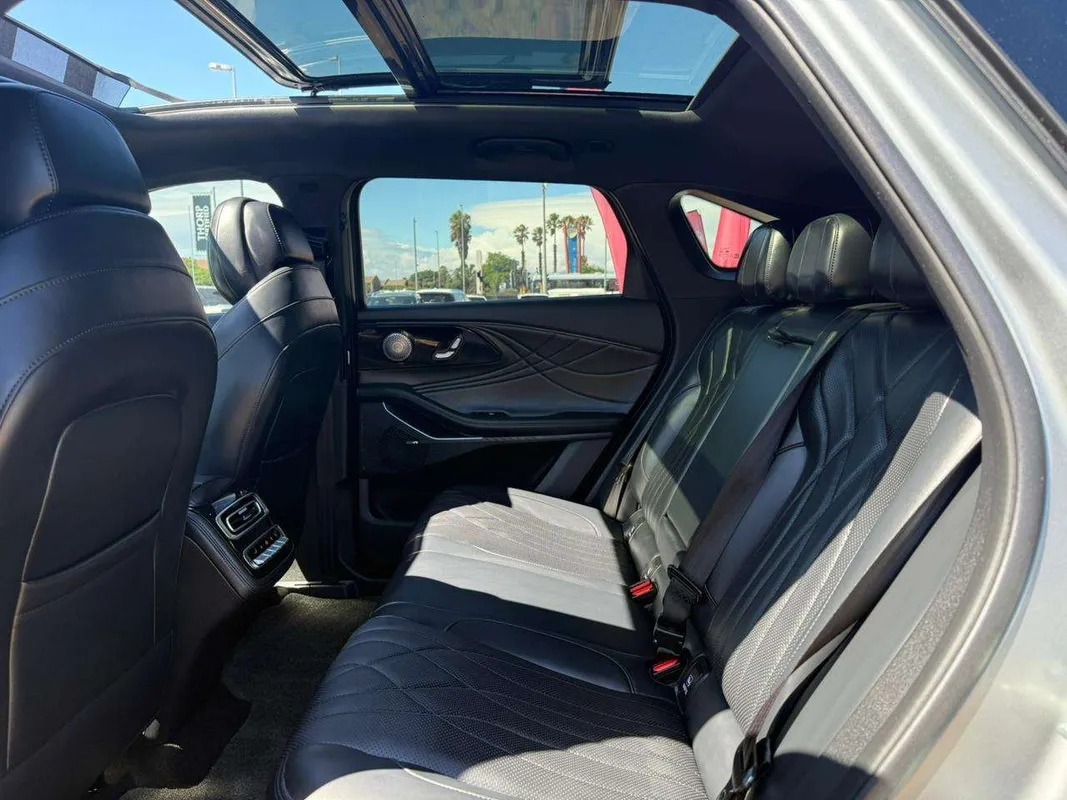 OMODA C9 1.5T AWD PHEV - Image 9