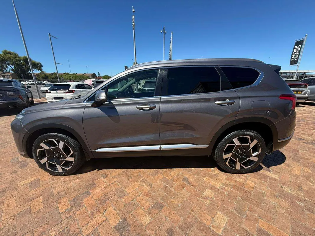 Hyundai Santa-Fe R2.2 AWD Elite DCT (7 Seat) - Image 4