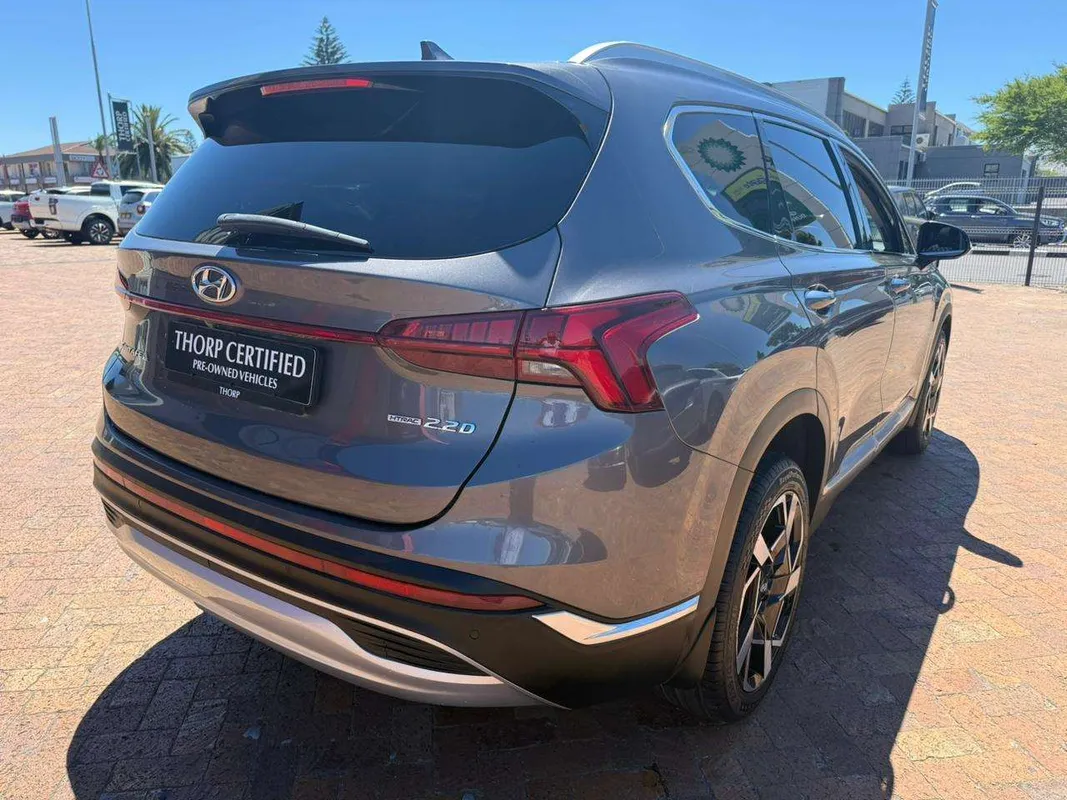Hyundai Santa-Fe R2.2 AWD Elite DCT (7 Seat) - Image 5