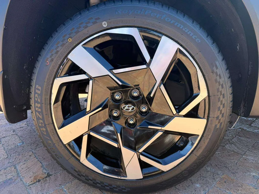 Hyundai Santa-Fe R2.2 AWD Elite DCT (7 Seat) - Image 6