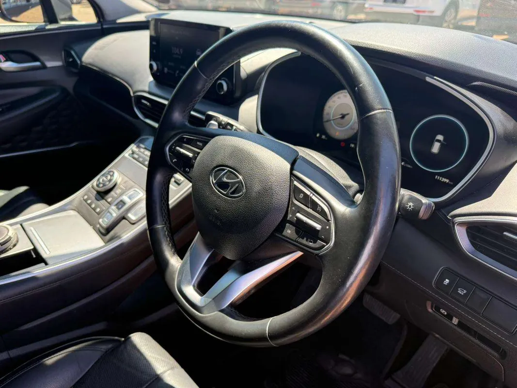 Hyundai Santa-Fe R2.2 AWD Elite DCT (7 Seat) - Image 8