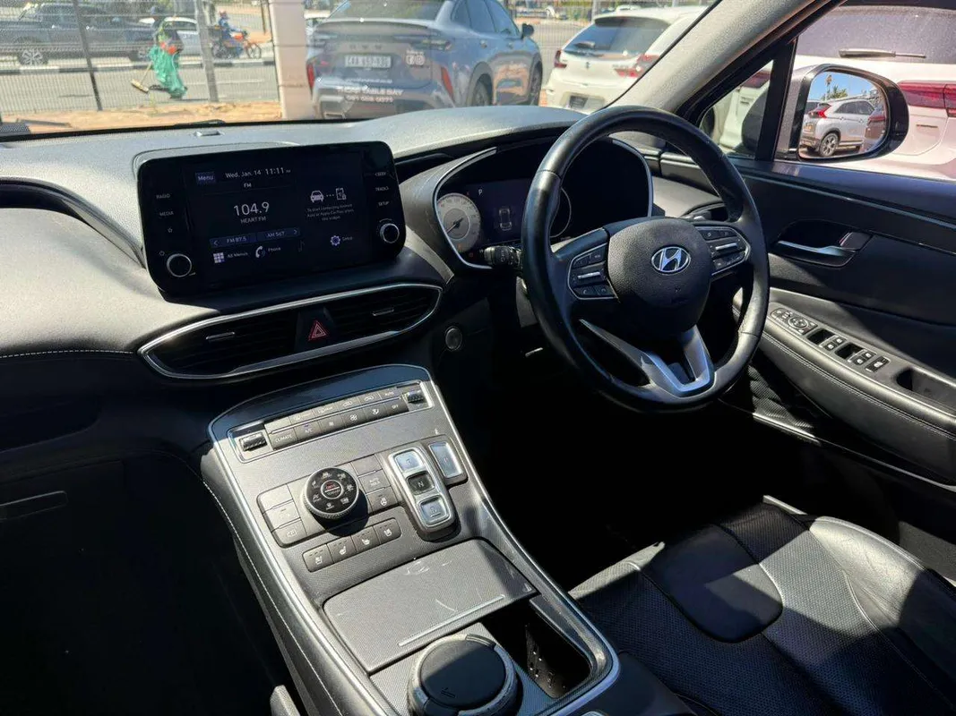 Hyundai Santa-Fe R2.2 AWD Elite DCT (7 Seat) - Image 9