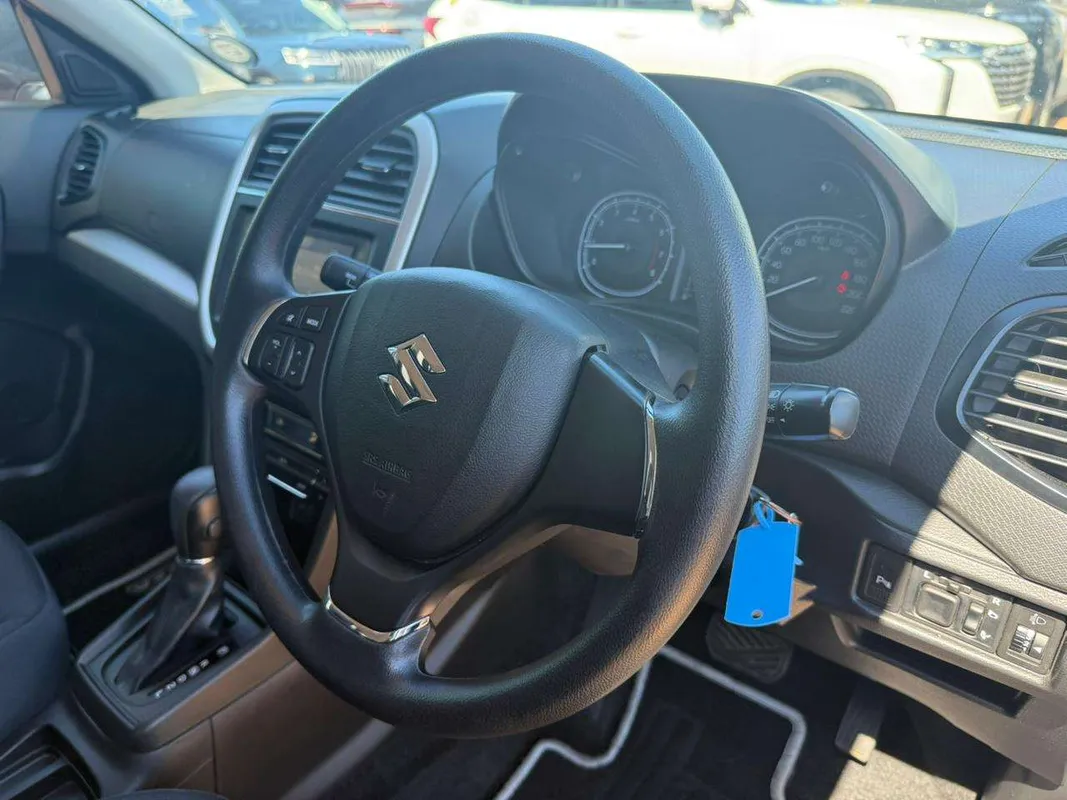 Suzuki Vitara Brezza 1.5 GL A/T - Image 8