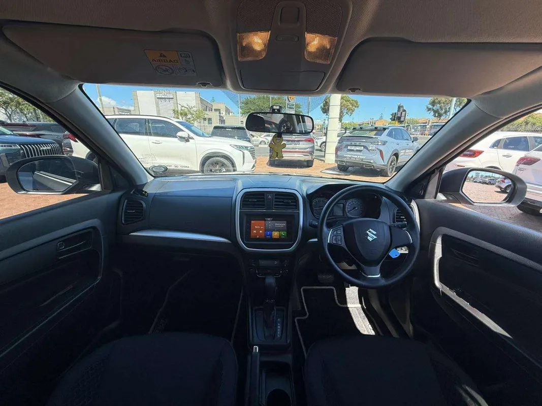 Suzuki Vitara Brezza 1.5 GL A/T - Image 9
