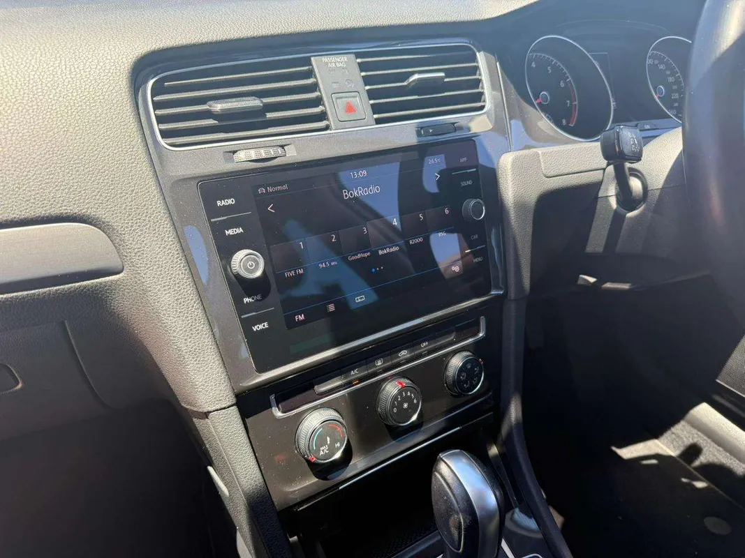 Volkswagen Golf 1.4 TSI Comfortline DSG - Image 9