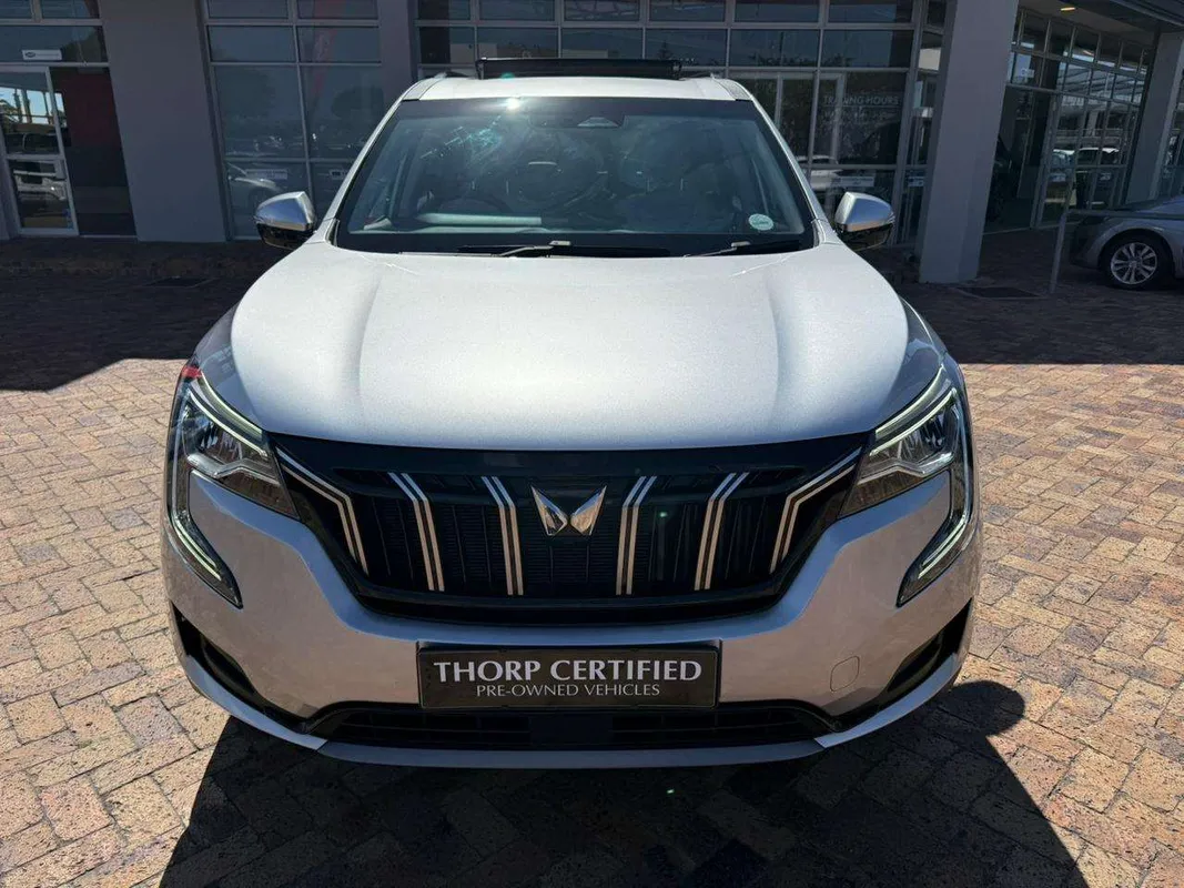 Mahindra XUV700 2.0 6AT AX7 7s - Image 2