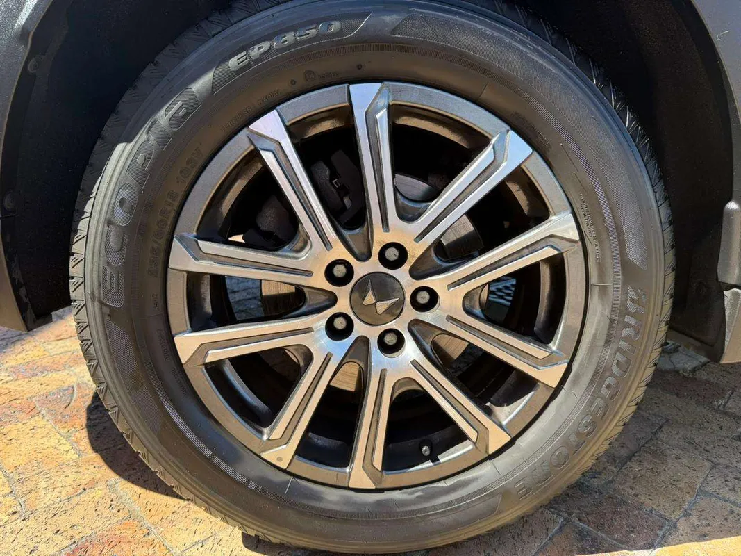 Mahindra XUV700 2.0 6AT AX7 7s - Image 6