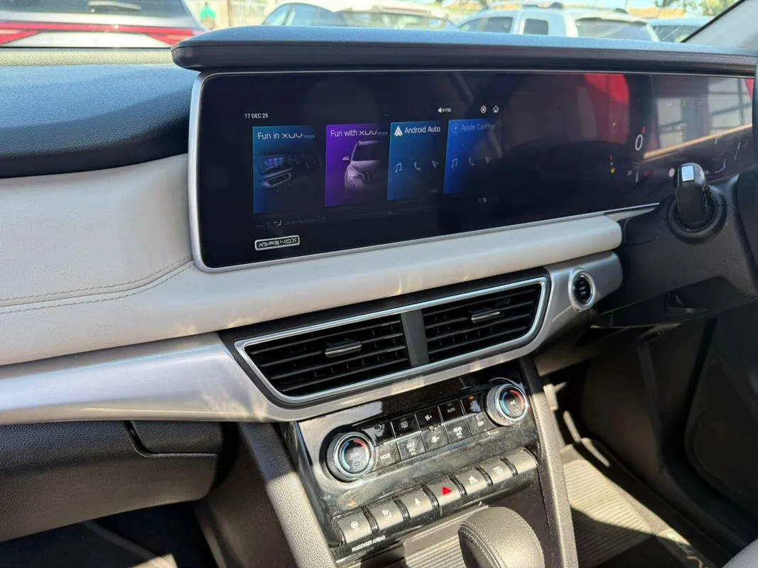 Mahindra XUV700 2.0 6AT AX7 7s - Image 9