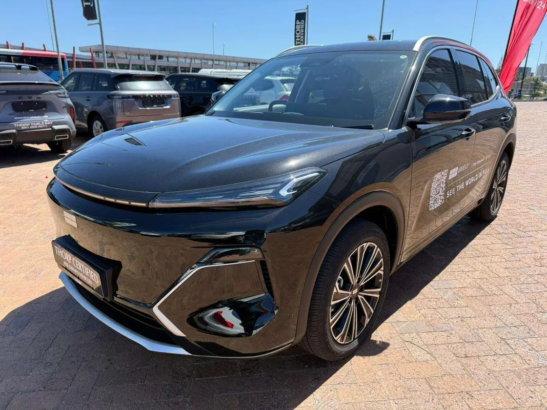 Geely E5 EM-i Apex - Image 2