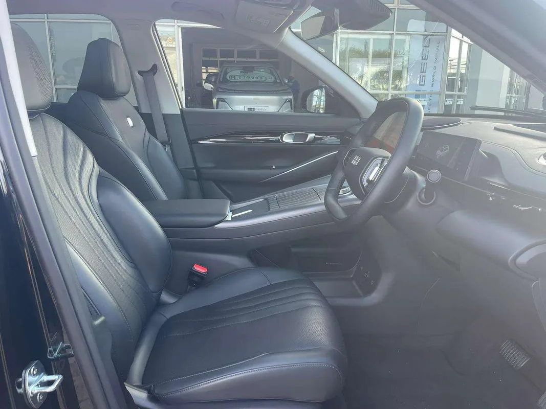 Geely E5 EM-i Apex - Image 11