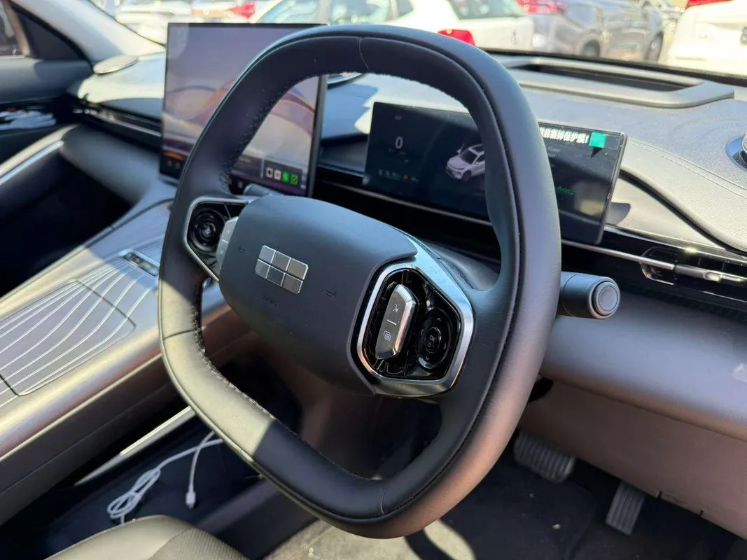 Geely E5 EM-i Apex - Image 7