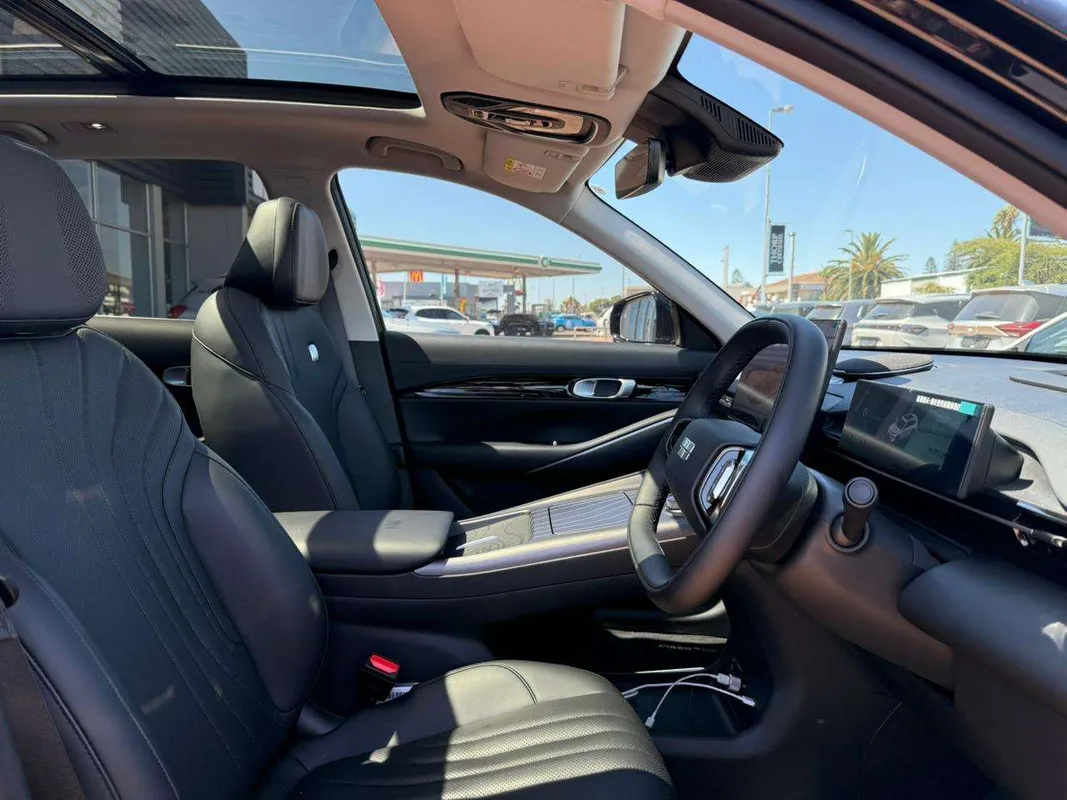 Geely E5 EM-i Apex - Image 8