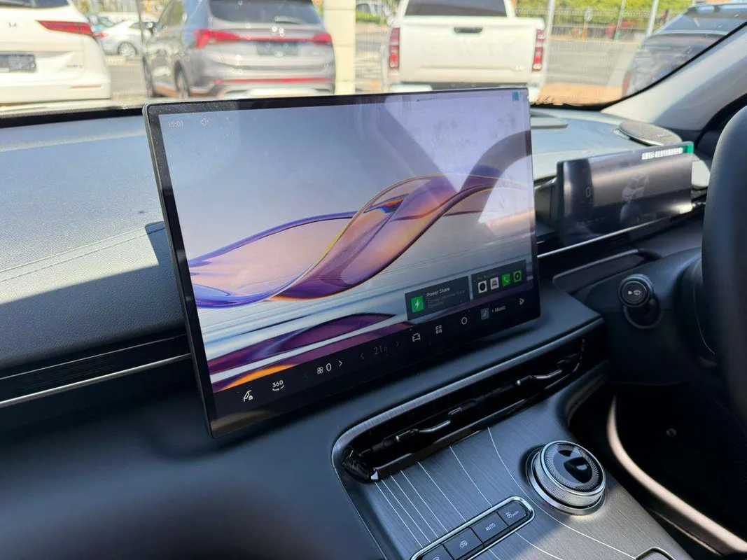 Geely E5 EM-i Apex - Image 9