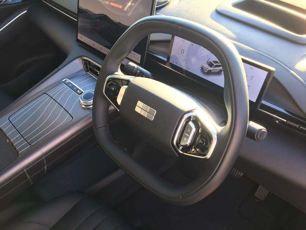 Geely E5 EM-i Apex - Image 8