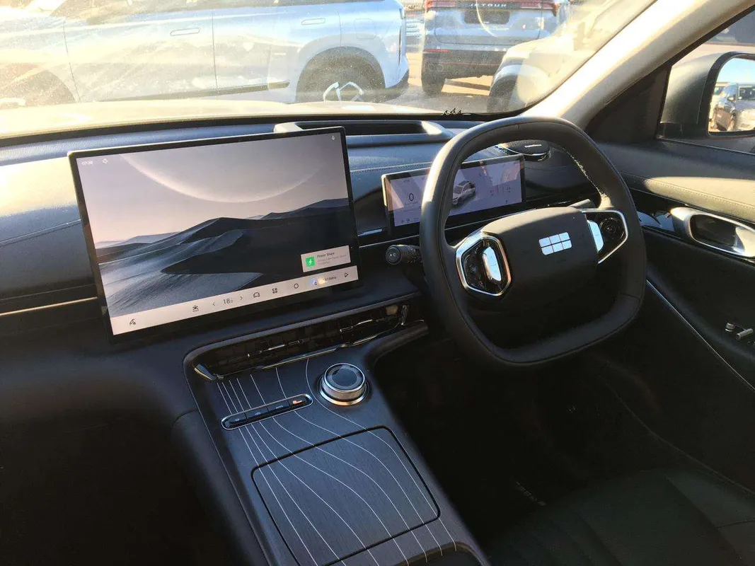 Geely E5 EM-i Apex - Image 9