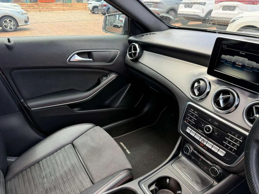 Mercedes-Benz GLA200 auto - Image 8