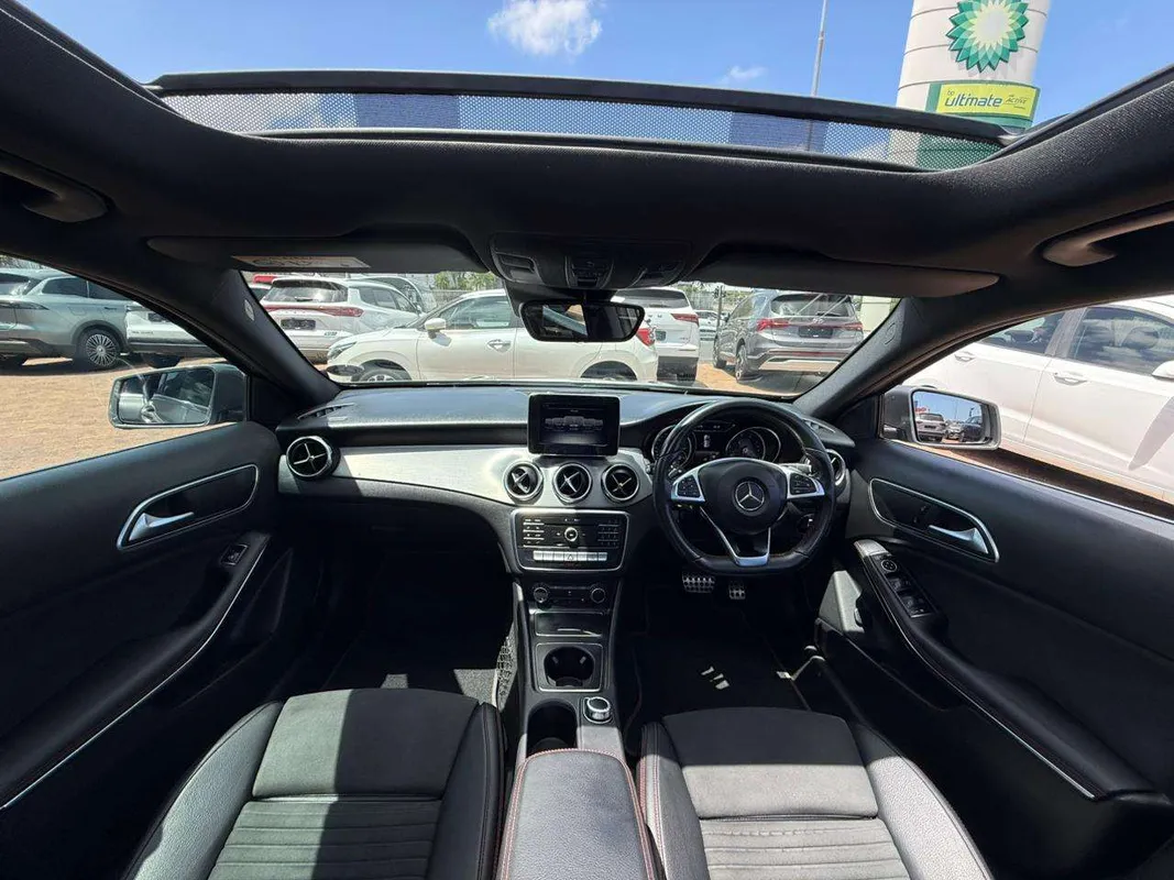 Mercedes-Benz GLA200 auto - Image 10