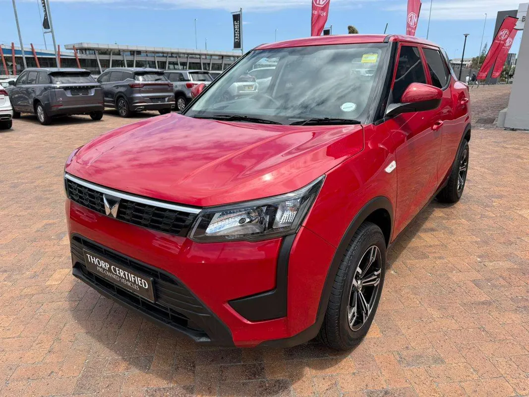 Mahindra XUV300 W4 Petrol SE - Image 2