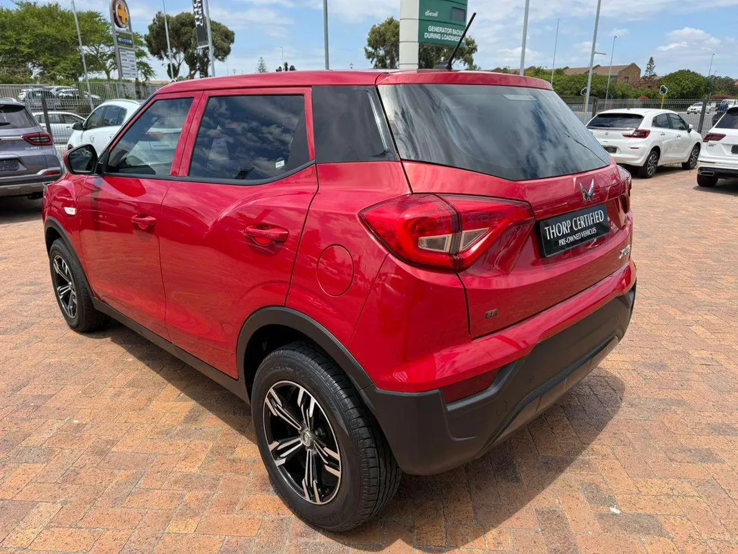 Mahindra XUV300 W4 Petrol SE - Image 3