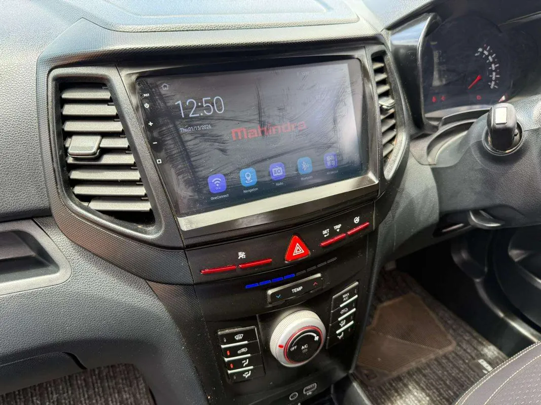 Mahindra XUV300 W4 Petrol SE - Image 9