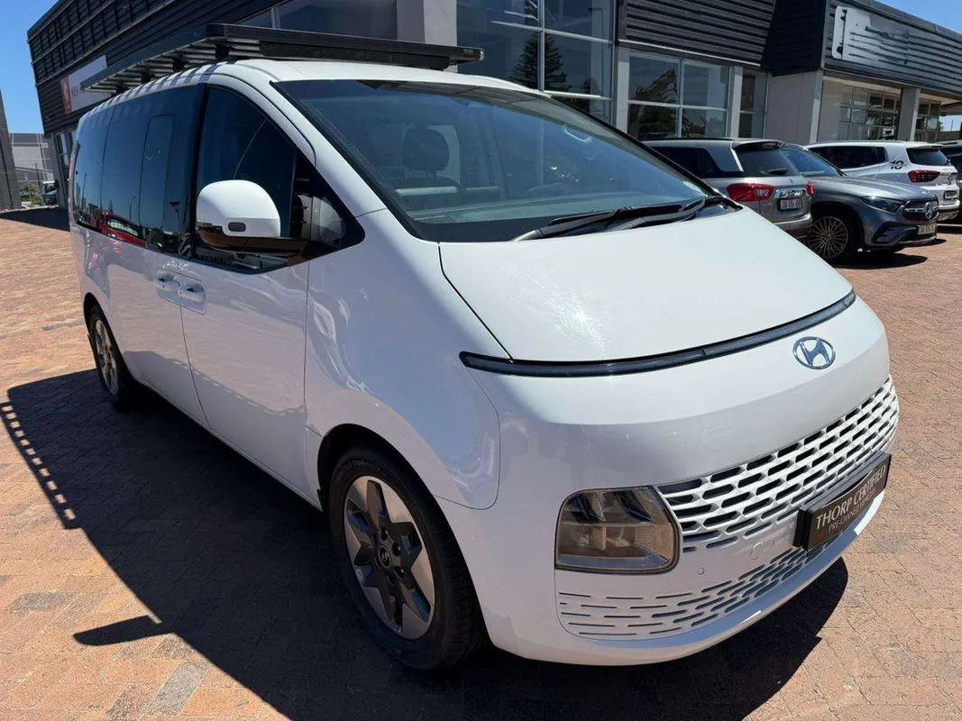 Hyundai Staria R2.2 9str Elite Bus Auto