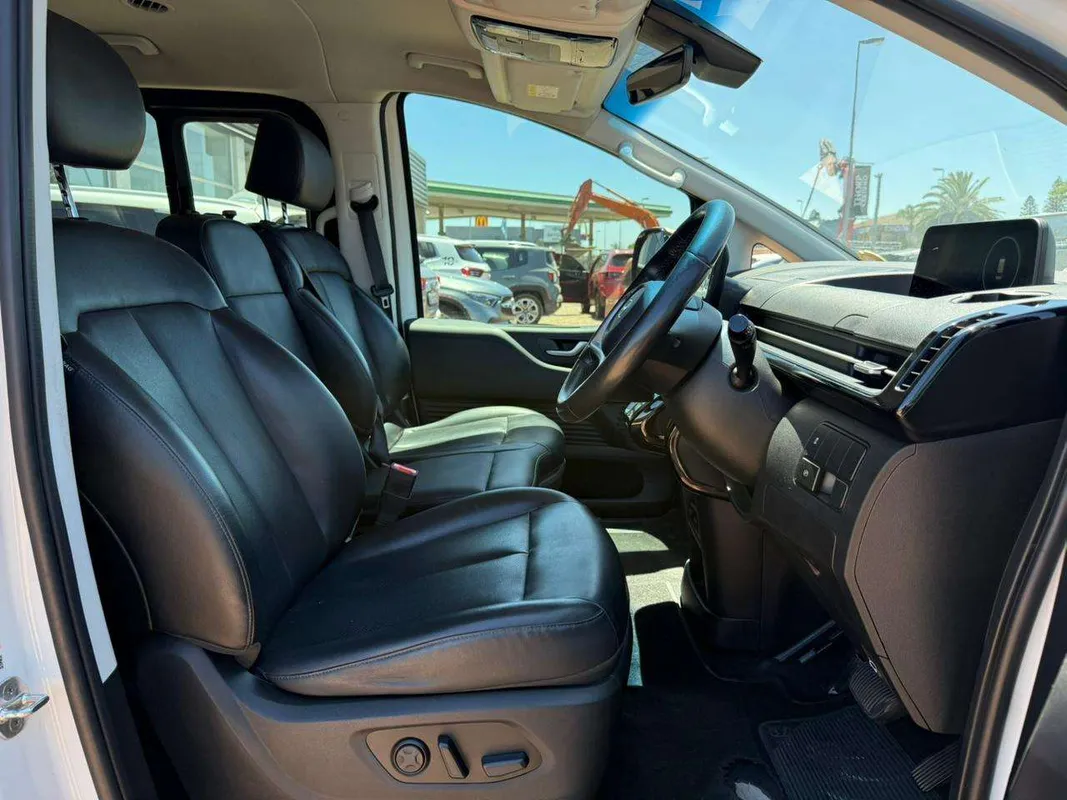 Hyundai Staria R2.2 9str Elite Bus Auto - Image 9
