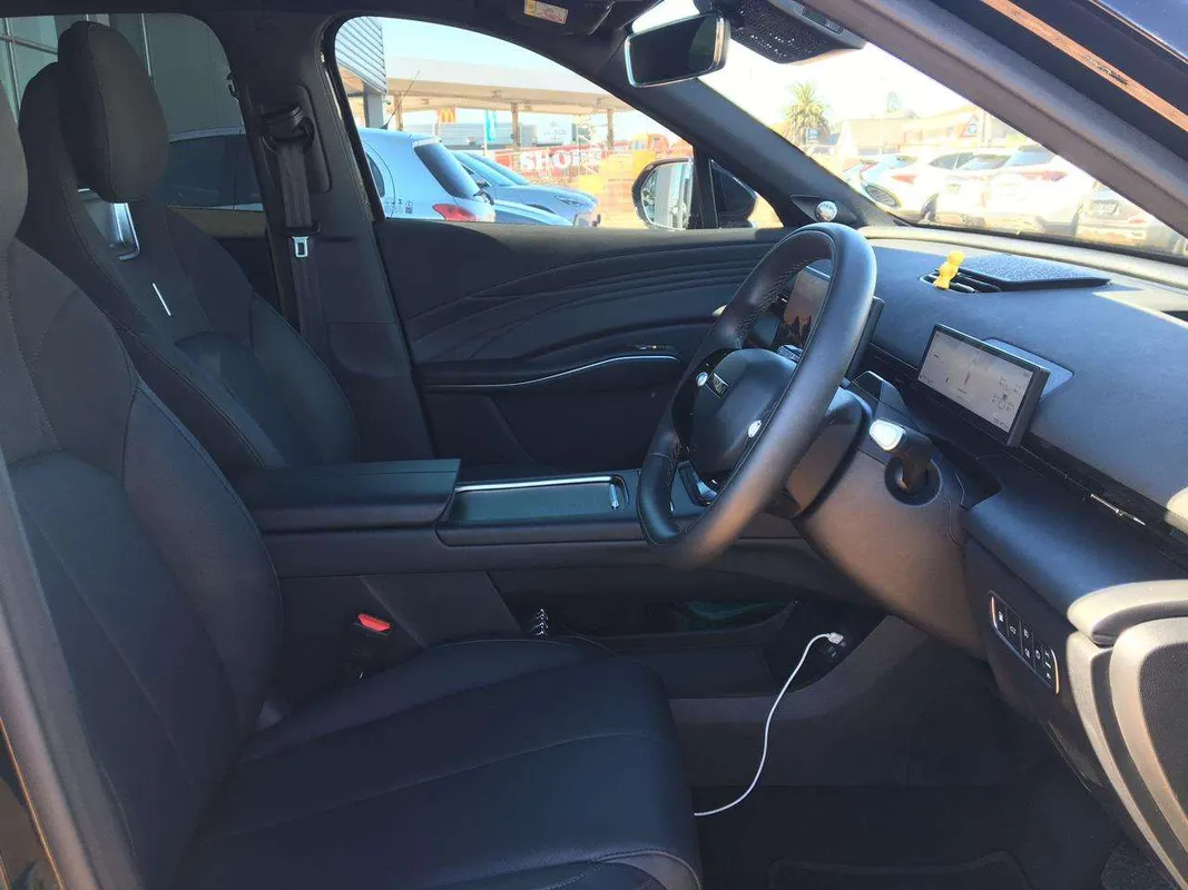 OMODA C7 1.5T SHS PHEV - Image 6