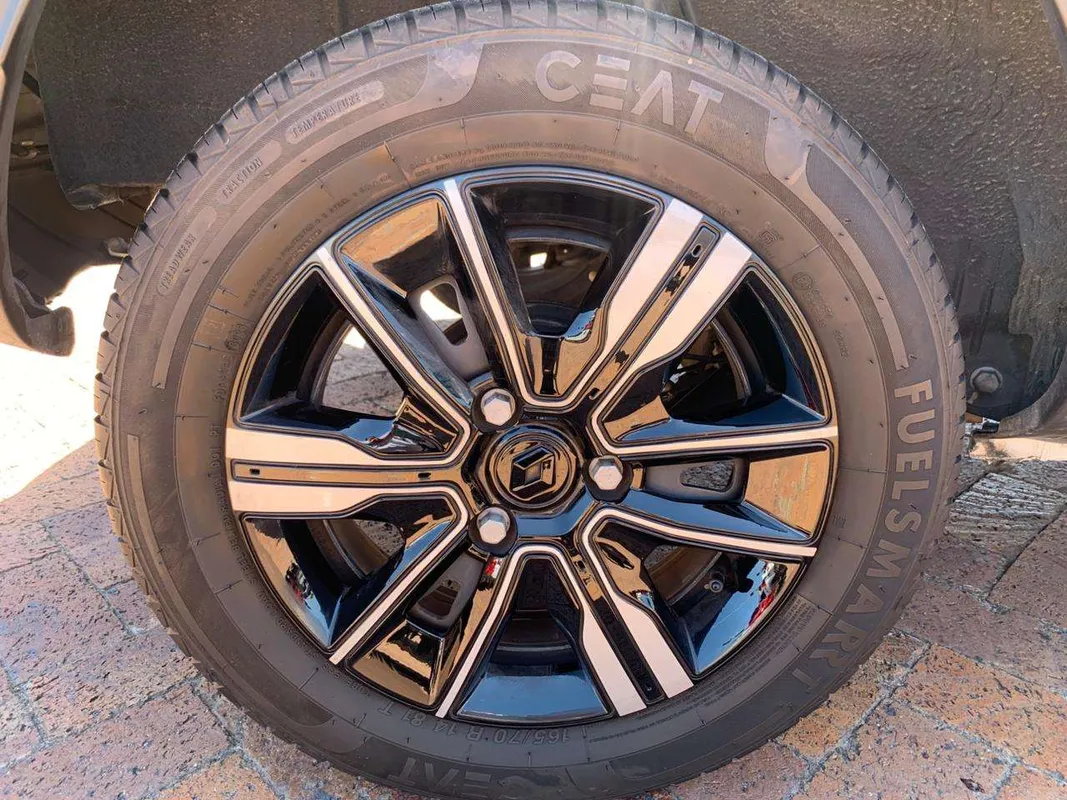 Renault Kwid 1.0l Climber AMT 5-Dr abs - Image 9