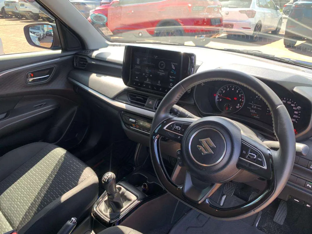 Suzuki Swift 1.2 GLX MT - Image 6