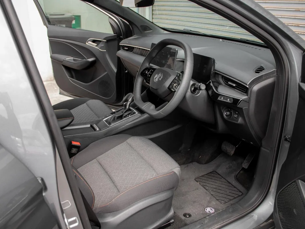 MG3 1.5L MT Comfort - Image 11