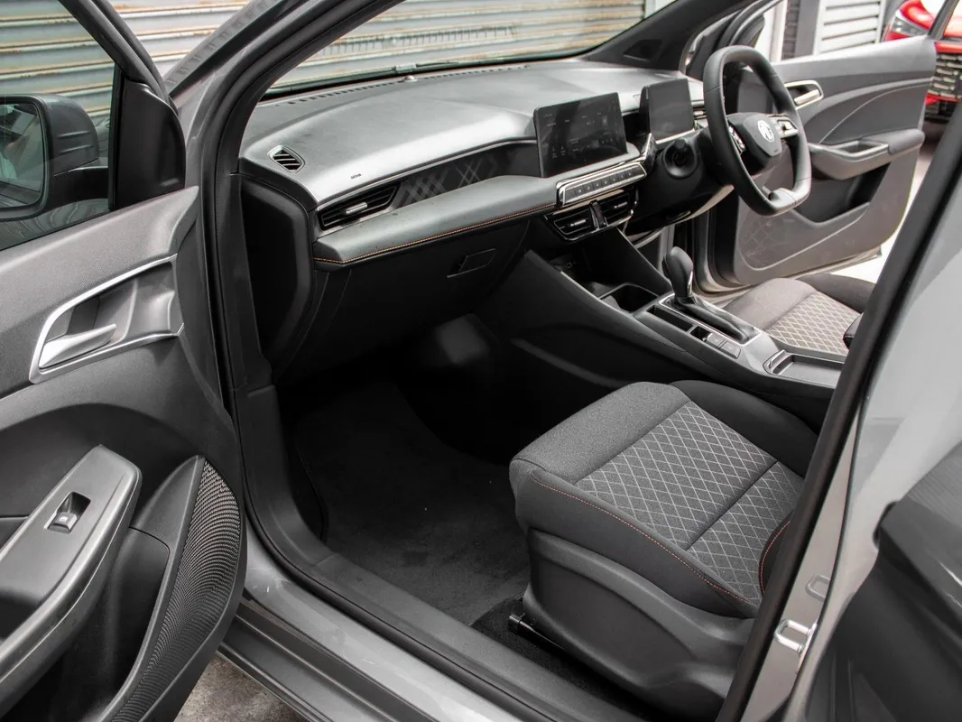 MG3 1.5L Hybrid+ - Image 21