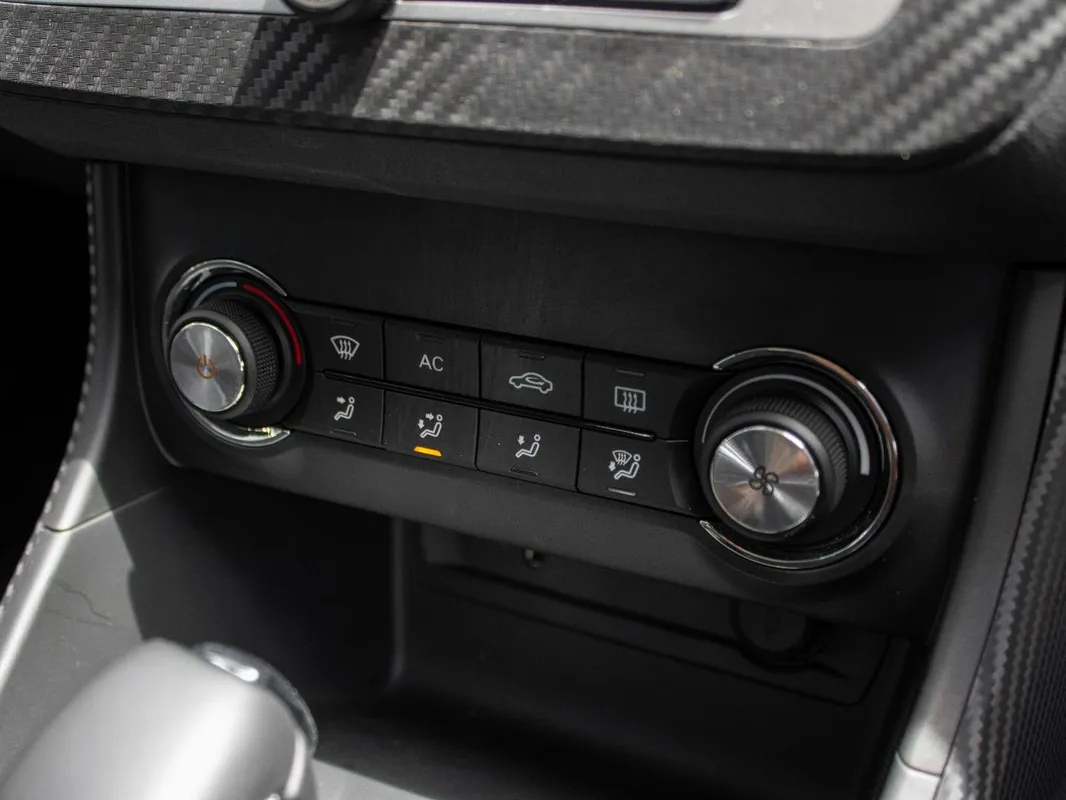 MG ZS 1.5L 4AT Luxury - Image 16