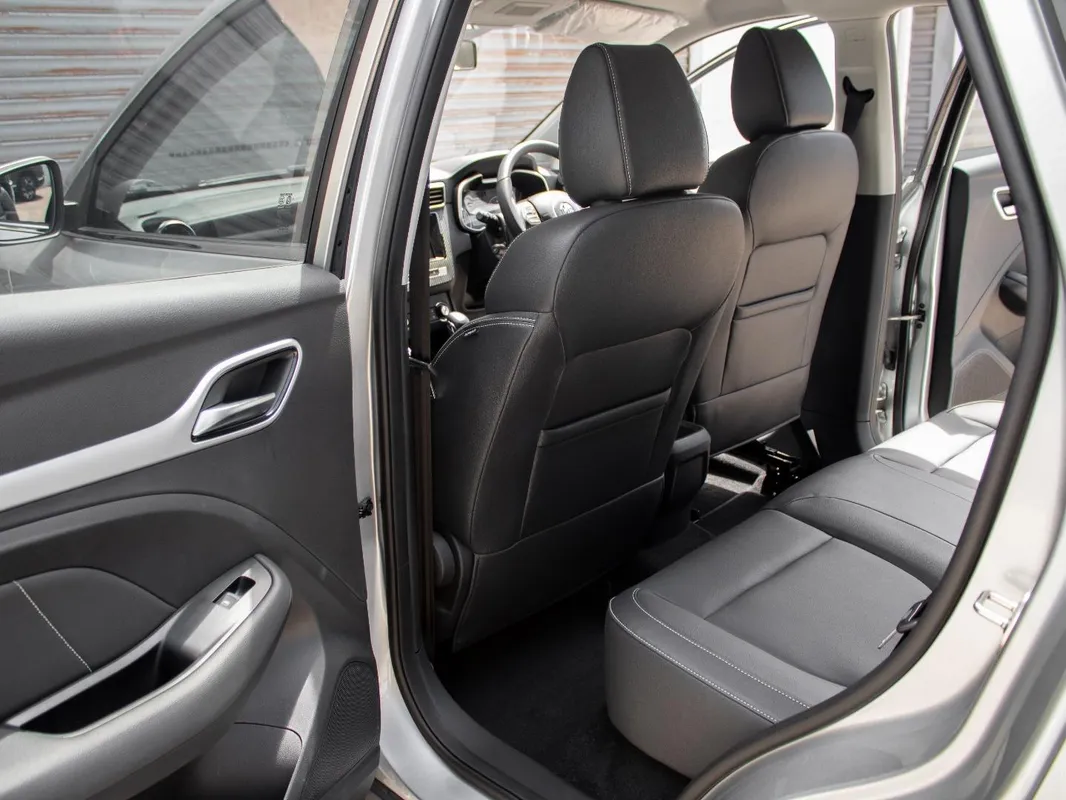MG ZS 1.5L 4AT Luxury - Image 17