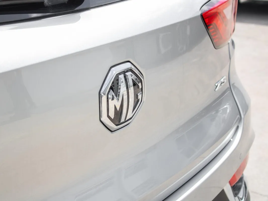 MG ZS 1.5L 4AT Luxury - Image 6