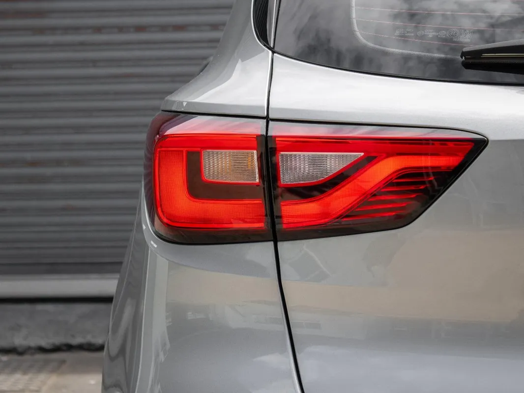 MG ZS 1.5L 4AT Luxury - Image 8