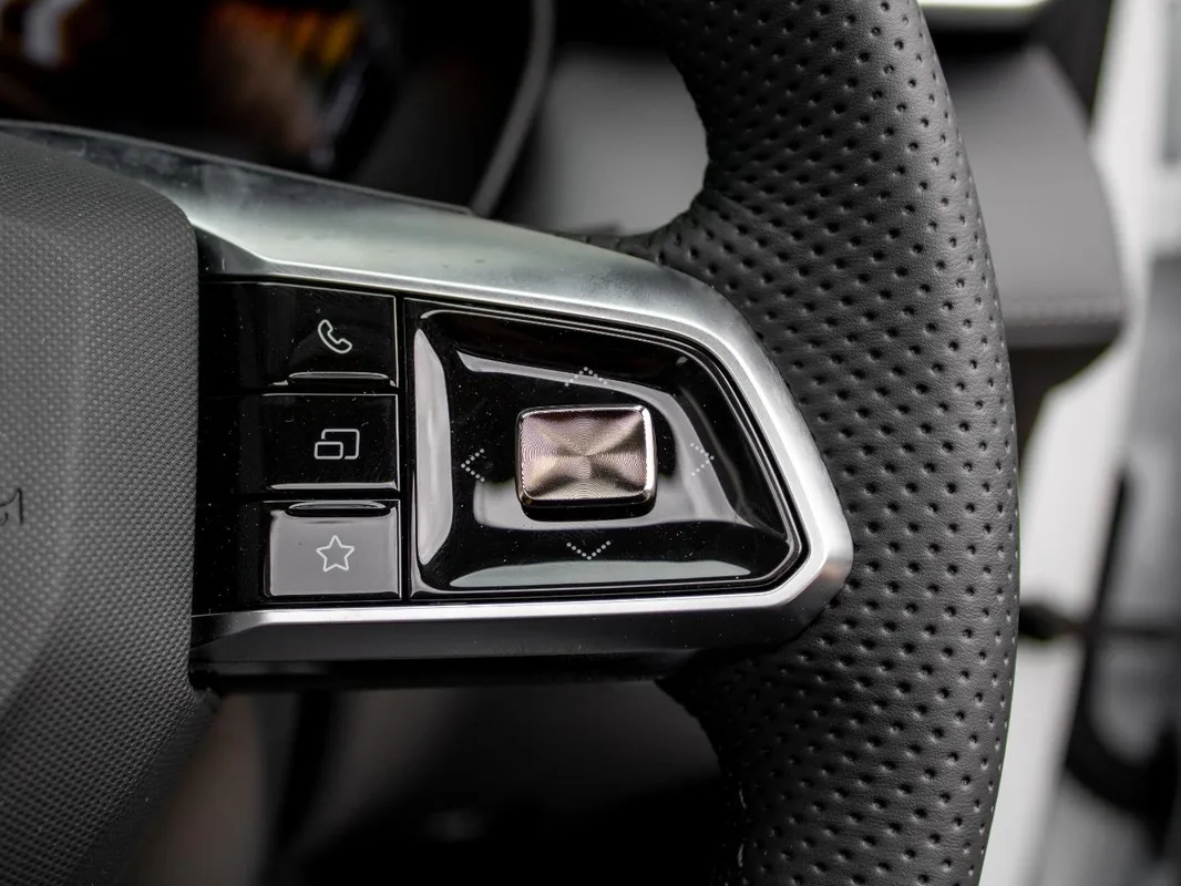 MG ZS Pro 1.5T CVT Luxury - Image 20