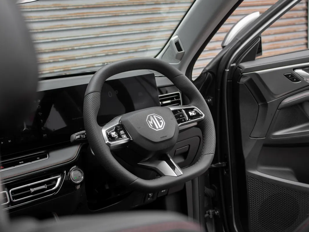 MG HS 1.5T DCT Luxury - Image 11