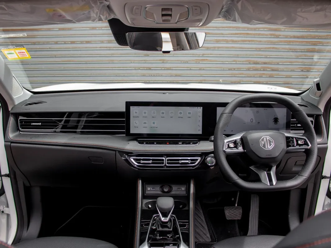 MG HS 2.0T AT Comfort - Image 14