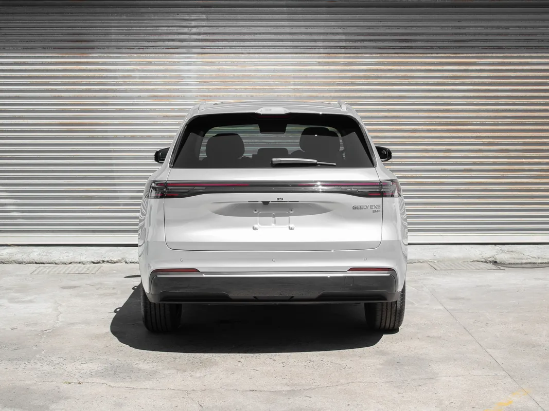 Geely E5 EM-i Apex - Image 3