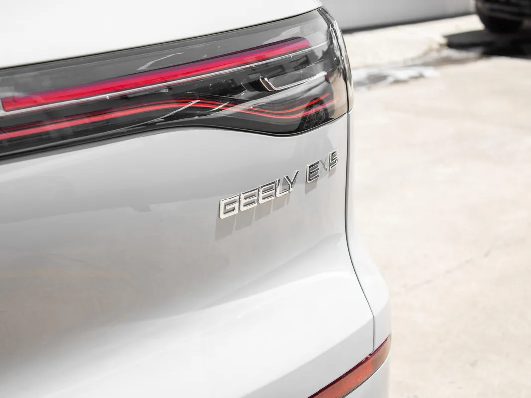 Geely E5 Aspire - Image 7