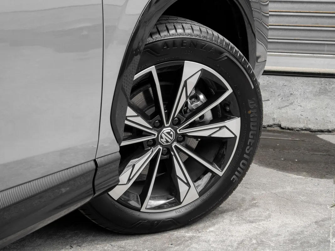 MG HS 2.0T AT Luxury - Image 4