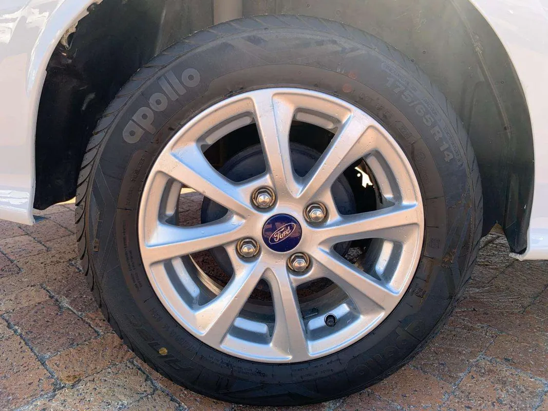 Ford Figo sedan 1.5 Trend - Image 6