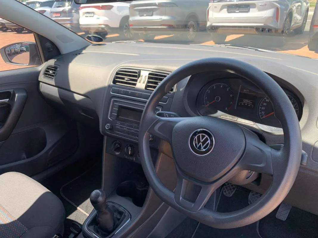 Volkswagen Polo Vivo hatch 1.4 Trendline - Image 8