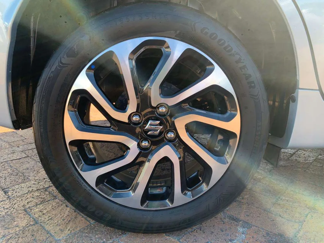 Suzuki Baleno 1.5 GLX A/T - Image 6